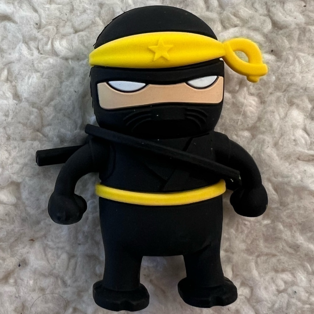 No 8 Brands Gizmos Ninja USB 8GB - Picture 2 of 5